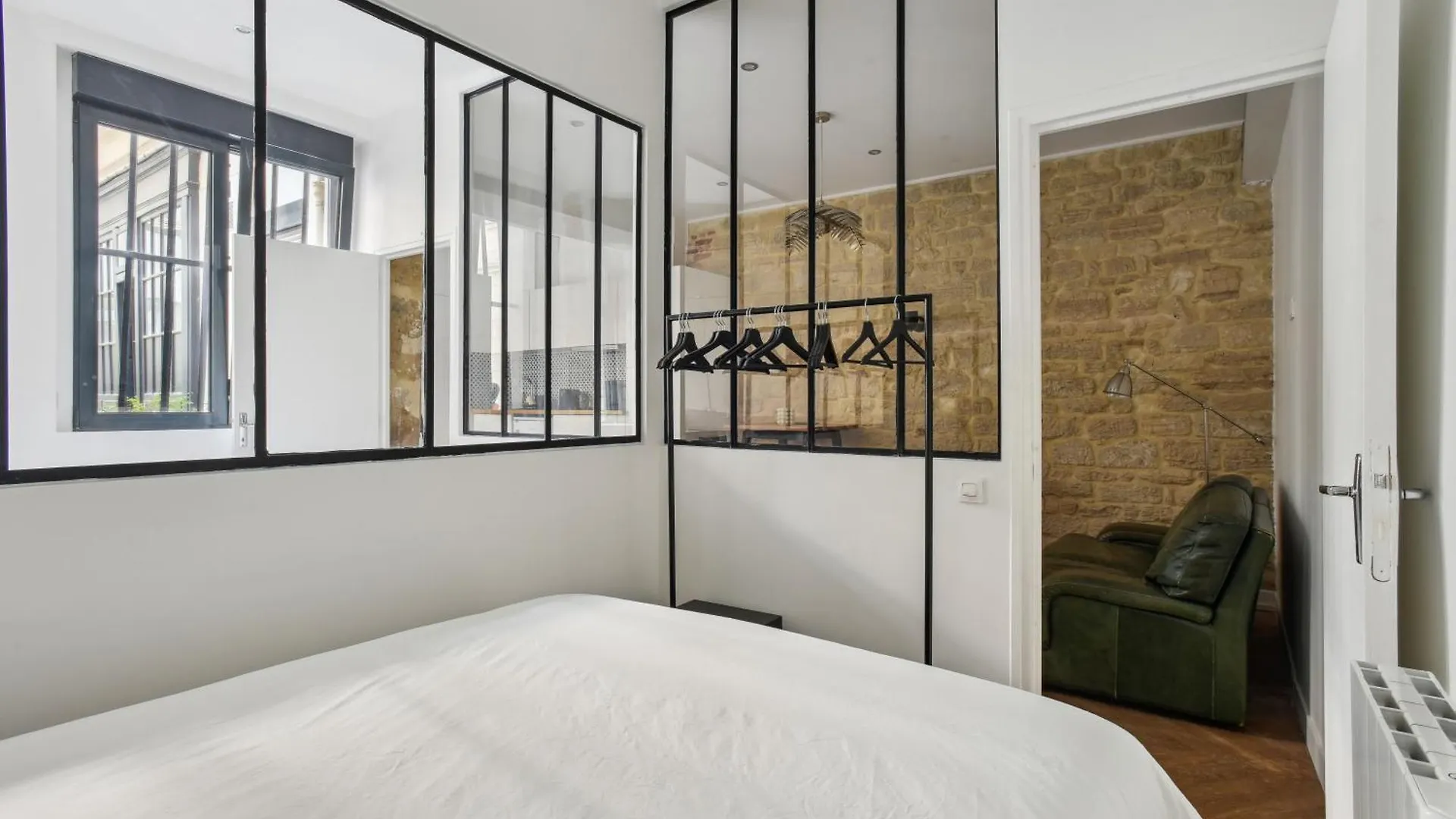 Apartment Beau 3 Pieces Rue Poissonniere Paris